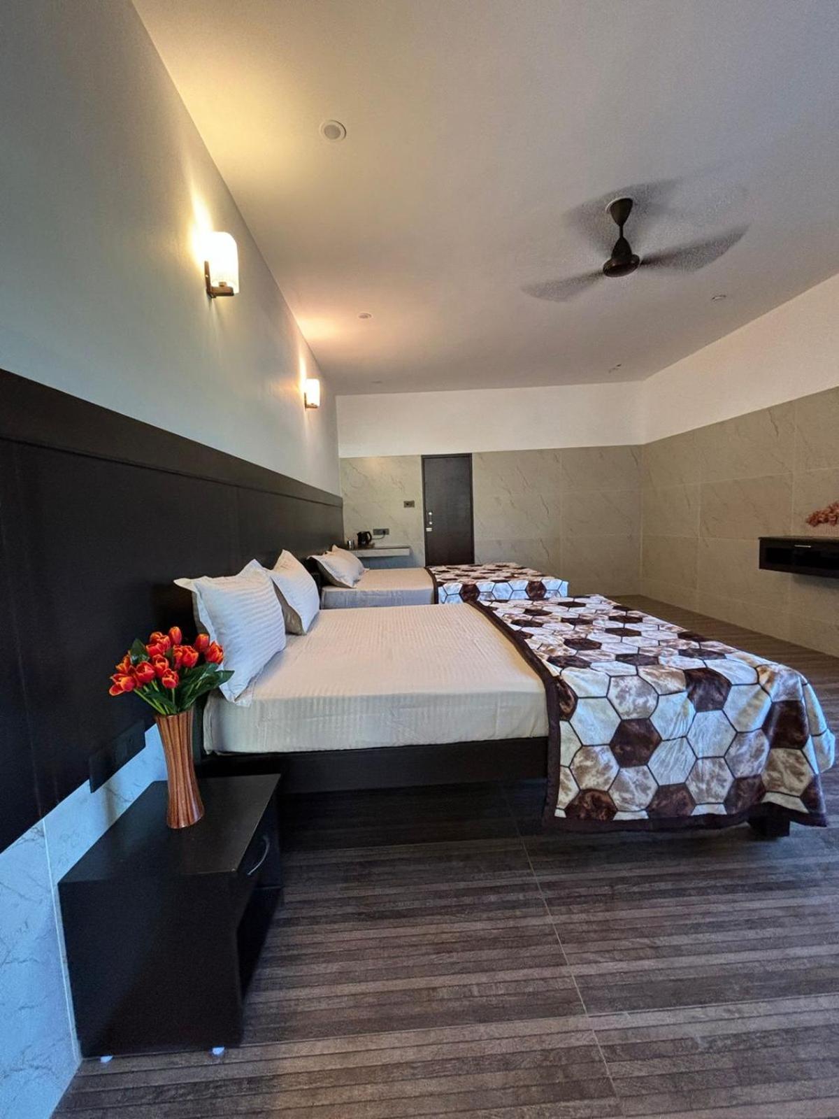 Rr Holiday Homes โกไดกานัล ภายนอก รูปภาพ